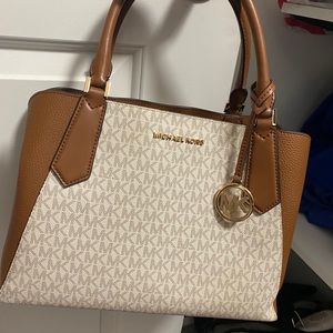 Like new MK purse